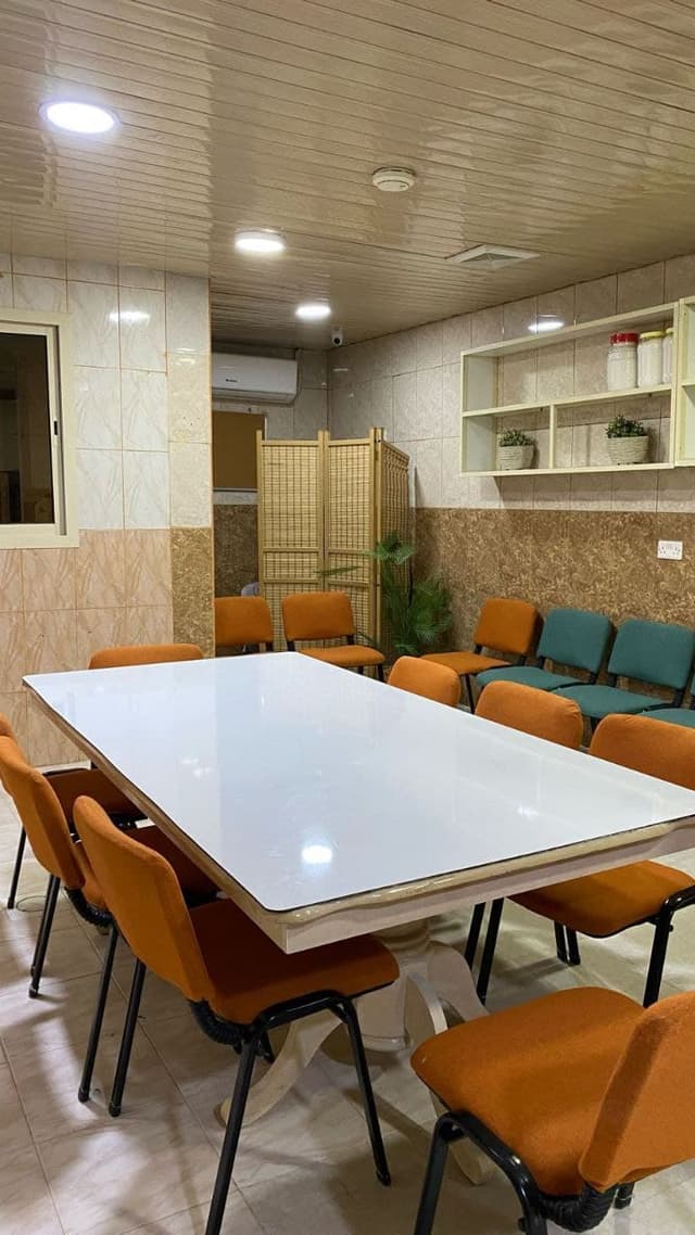 كيف تختار طاولة طعام مستعملة — تصميم، حجم، وجودة